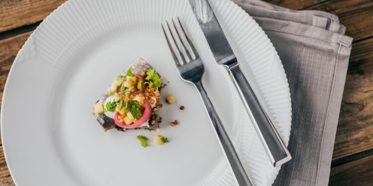 Think You Know the Fork? Test Your Knowledge on This Everyday Utensil’s Fascinating History!