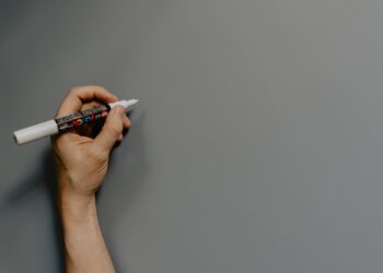 Can You Guess These Left-Handed Legends? Take the Quiz and Find Out!