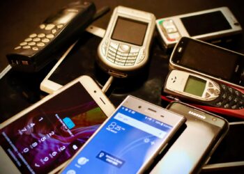 Can You Dial Into This Cell Phone History Quiz?