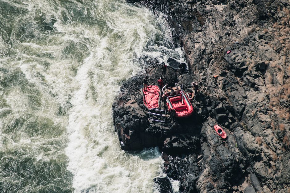 How to Build a Raft Using Natural Materials