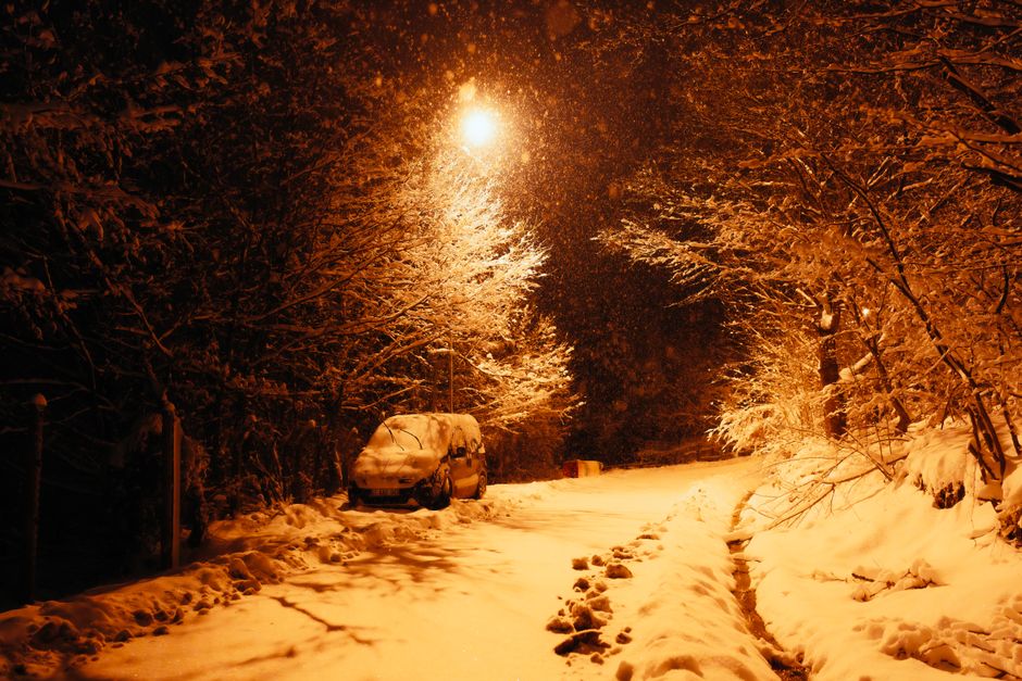 Top 10 Ways to Keep Warm in a Snowstorm