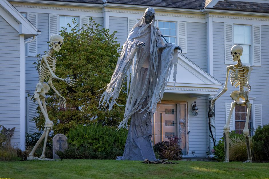Did You Know the “Ghost” in Poltergeist Was Actually a Skeleton?