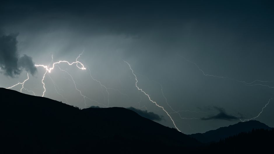How to Read the Weather Without a Forecast