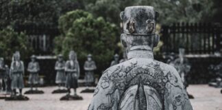 Top 10 Historical Figures Who Were Actually Terrible at Their Jobs