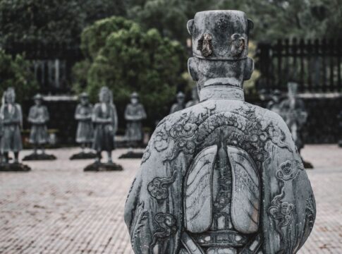 Top 10 Historical Figures Who Were Actually Terrible at Their Jobs