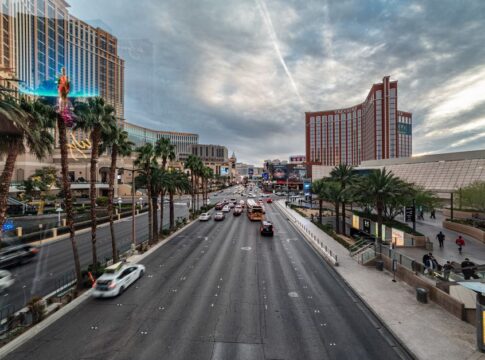 How Las Vegas Uses Scent and Layout to Keep You Gambling