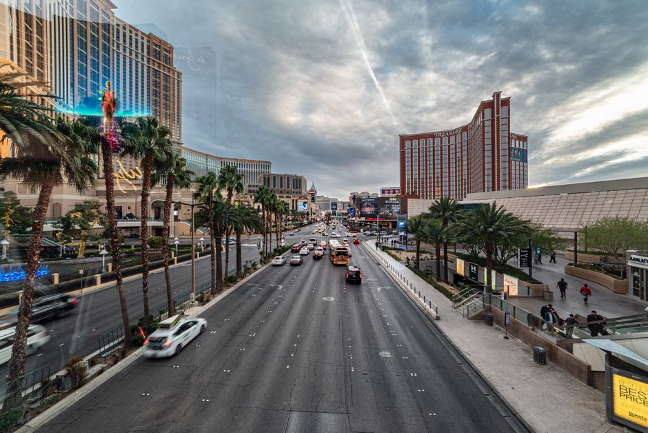 How Las Vegas Uses Scent and Layout to Keep You Gambling