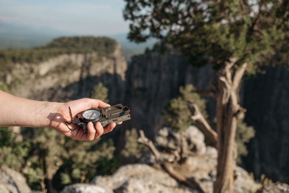 How to Navigate Using the Sun and a Watch