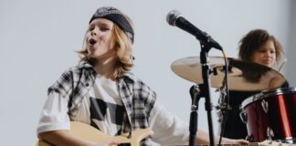 Top 10 Bizarre Phobias Famous Musicians Have