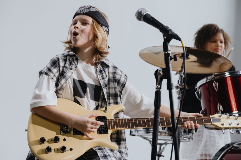 Top 10 Bizarre Phobias Famous Musicians Have
