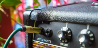 Why Electric Guitars Needed Amplification Before 1931 — Music trivia by Trivia Daily