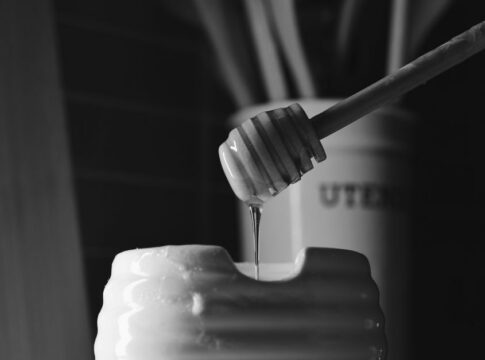Why Honey Never Spoils Even After Thousands of Years — Food trivia by Trivia Daily